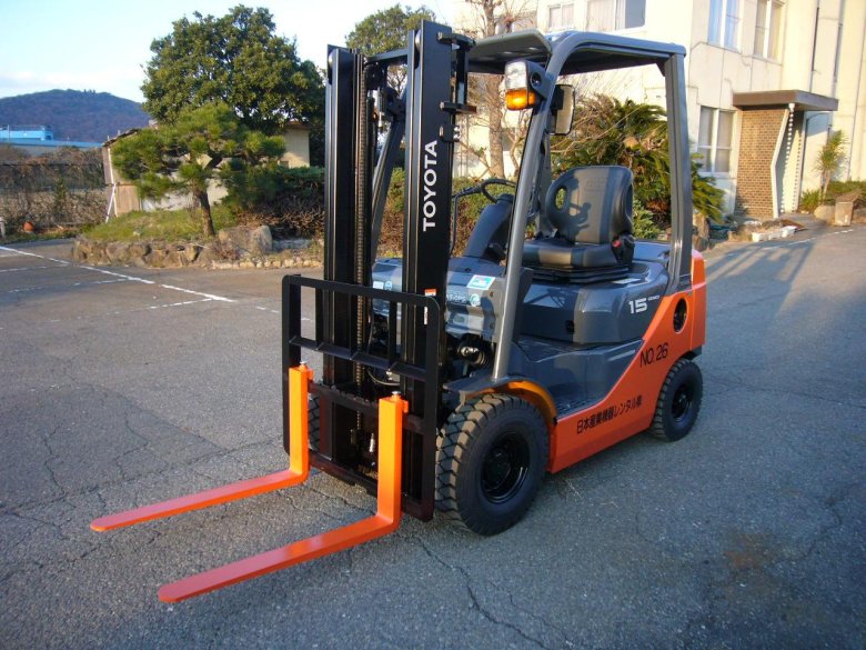 Вилочный погрузчик toyota