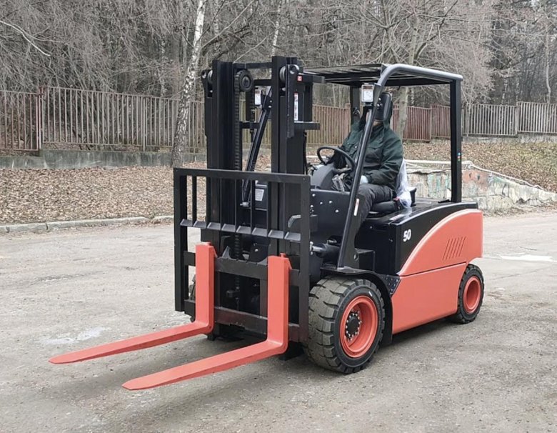 Погрузчик вилочный электрический