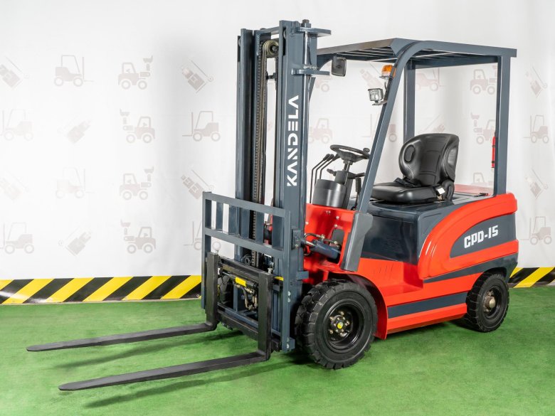 Электрический вилочный погрузчик