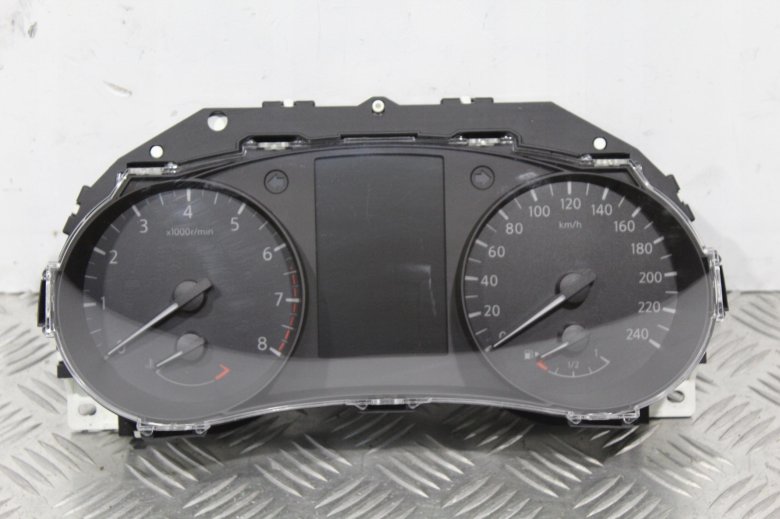 Приборная панель ниссан