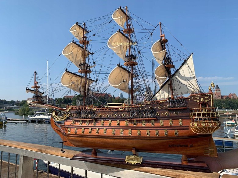 Модель парусника \ soleil royal\ франция