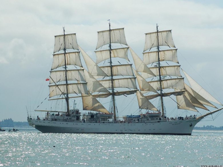 Трехмачтовый бриг