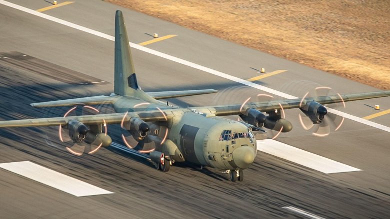 Самолет hercules c130