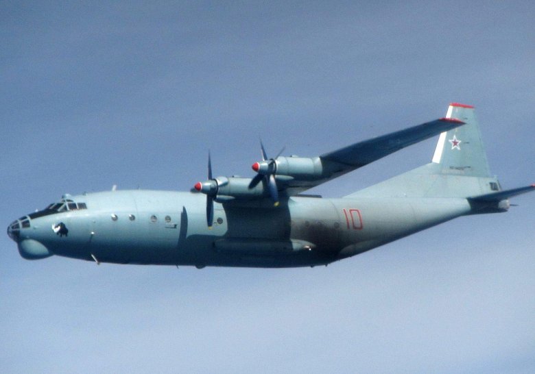 Ан 12 военно транспортный самолёт