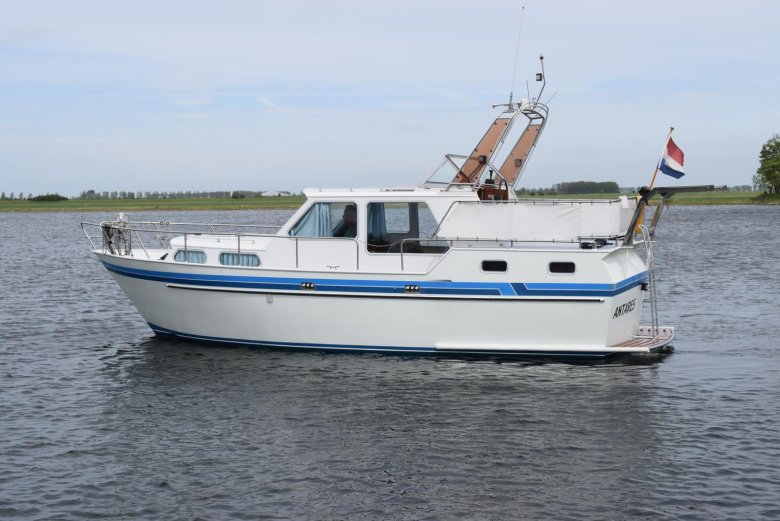 Катер лодка