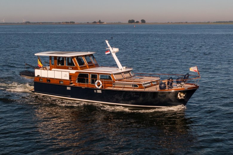 Парусные яхты