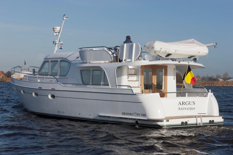 Водоизмещающие яхты