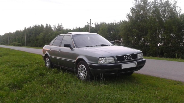 Ауди 80 серая старая модель