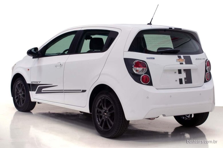 Chevrolet aveo т300 хэтчбек