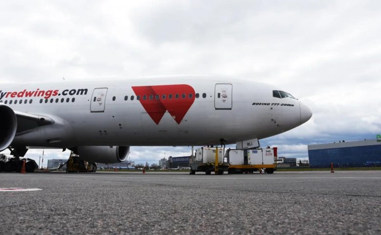 Боинг 777 200 red wings