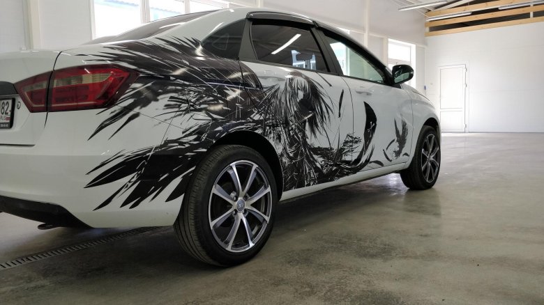 Веста кросс в виниле