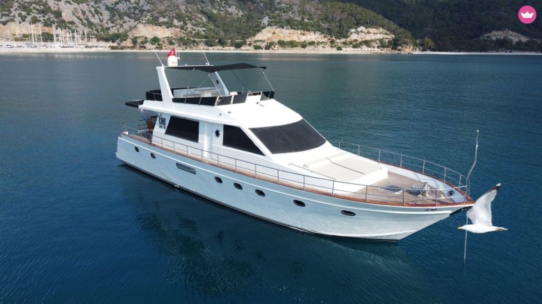 Моторная яхта