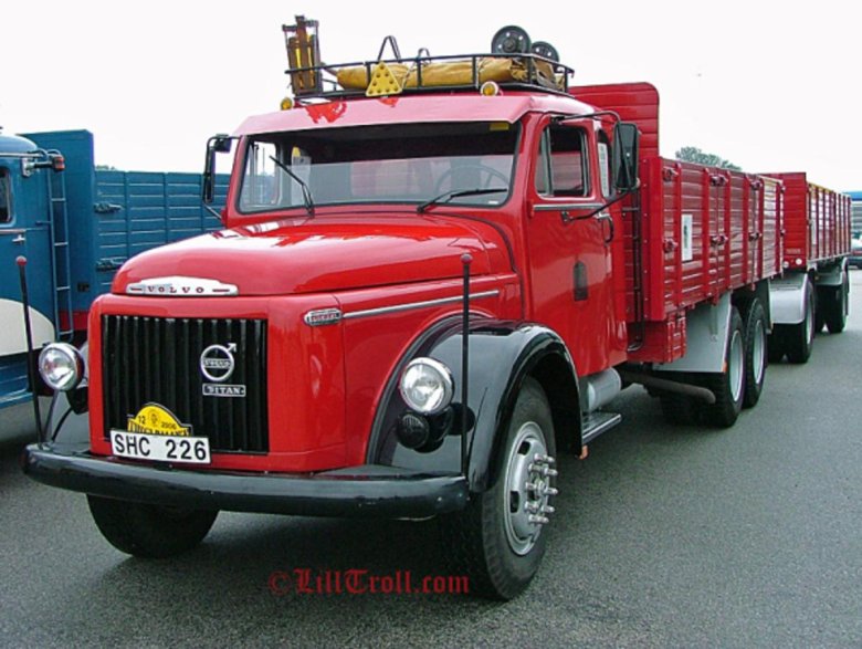 Старые грузовики