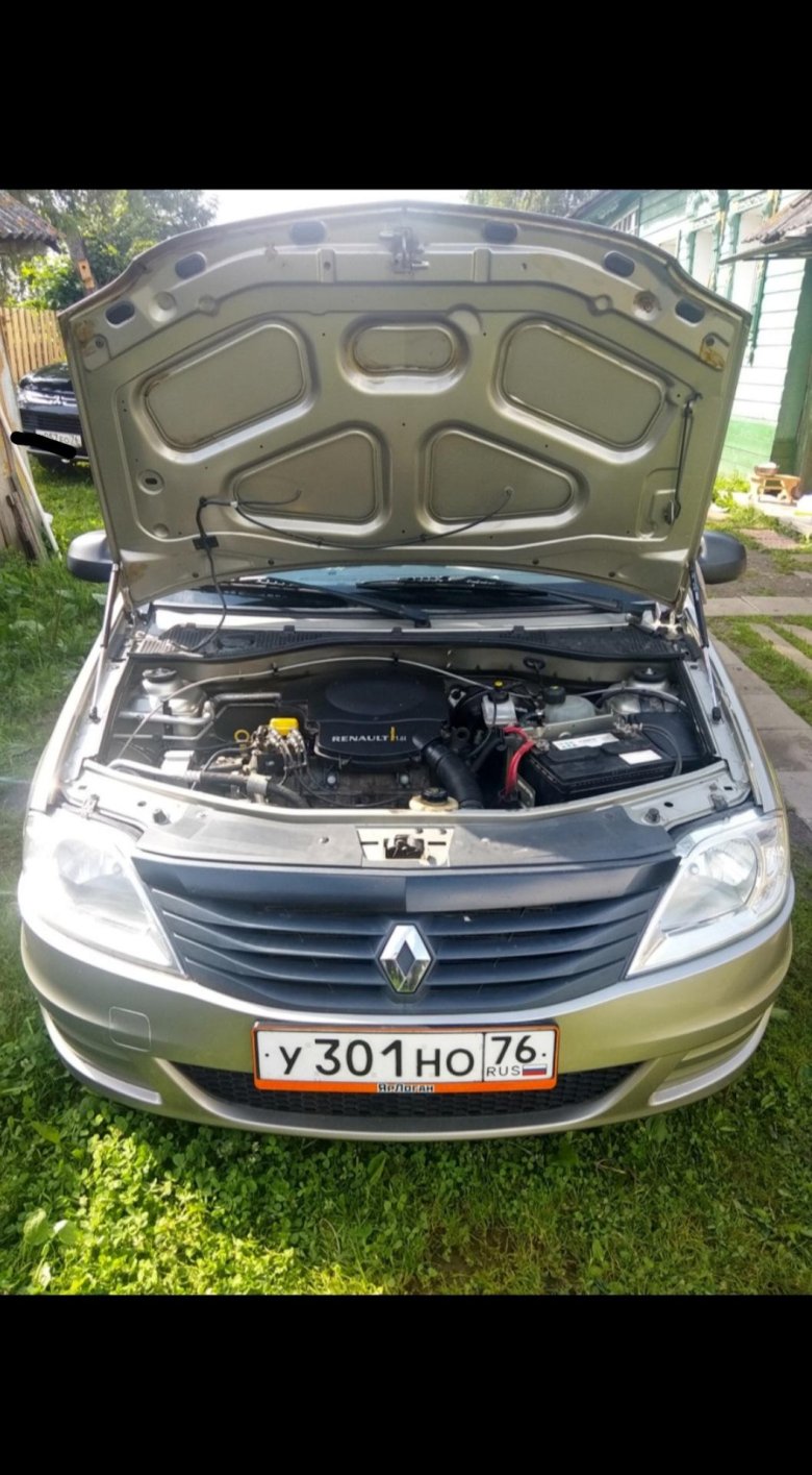 Рено логан открытый капот