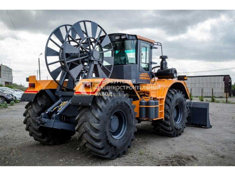 Трактор колесный