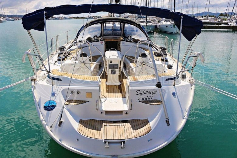 Парусная яхта bavaria