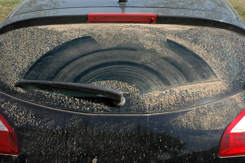 Заднее стекло автомобиля