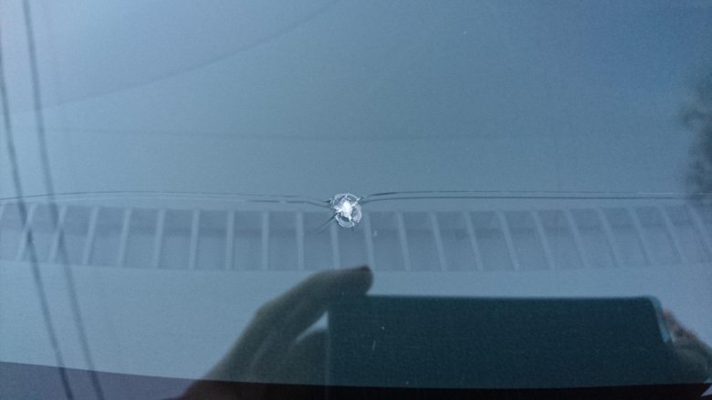 Трещина на лобовом стекле