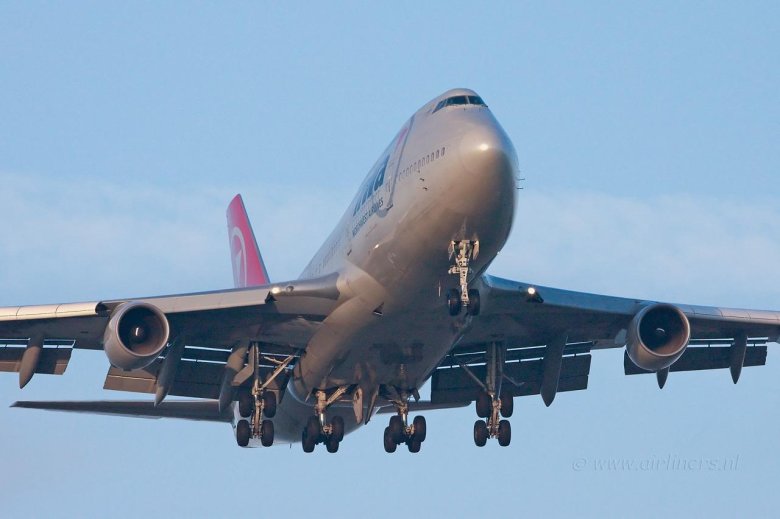 Самолёт боинг 747 400