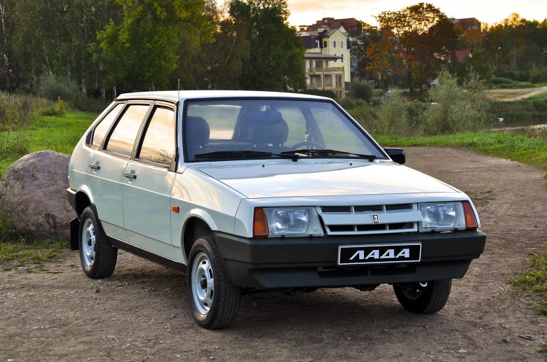 Автомобиль ваз 2109