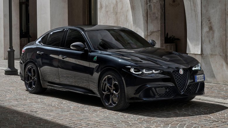 Alfa romeo giulia черная