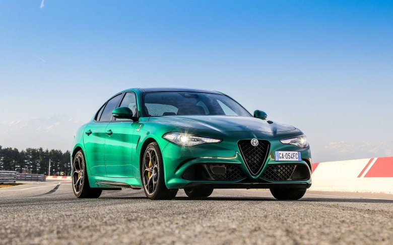 Машина alfa romeo giulia