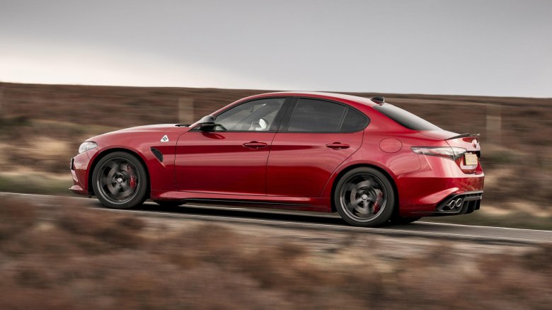 Альфа ромео giulia quadrifoglio