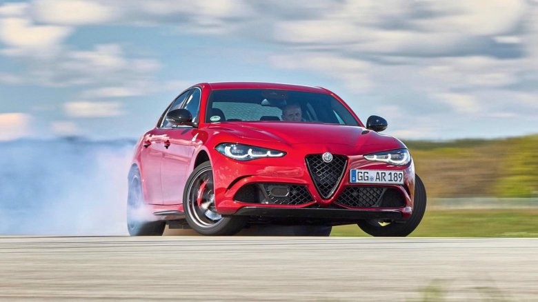 Alfa romeo giulia квадрифолио