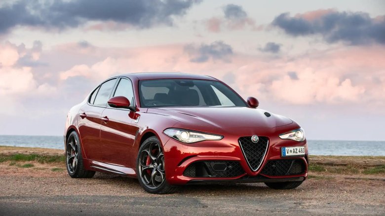Alfa romeo giulia квадрифолио