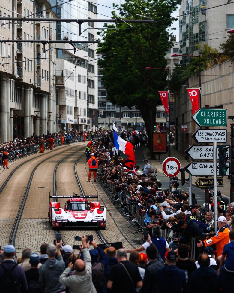 Porsche penske motorsport