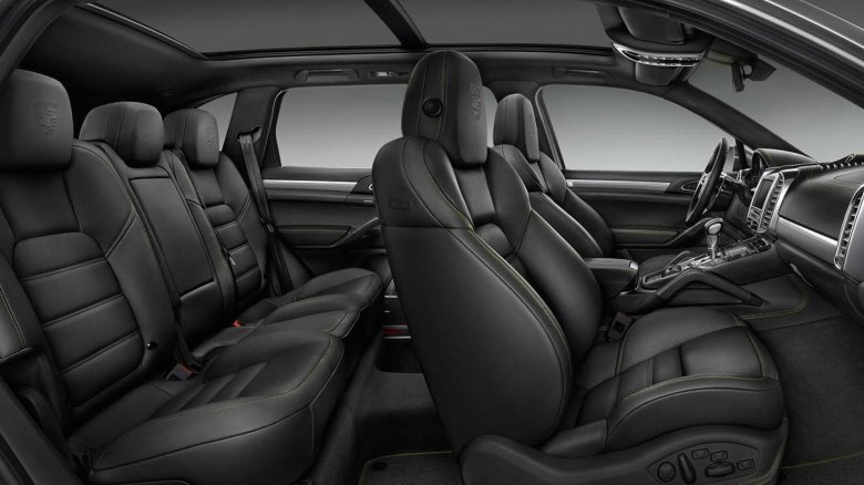 Порше кайен салон сзади