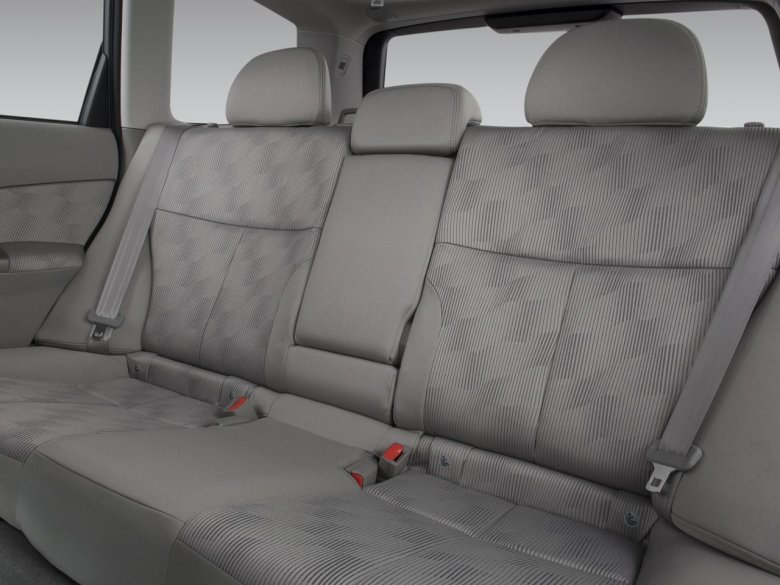 Субару форестер салон сзади