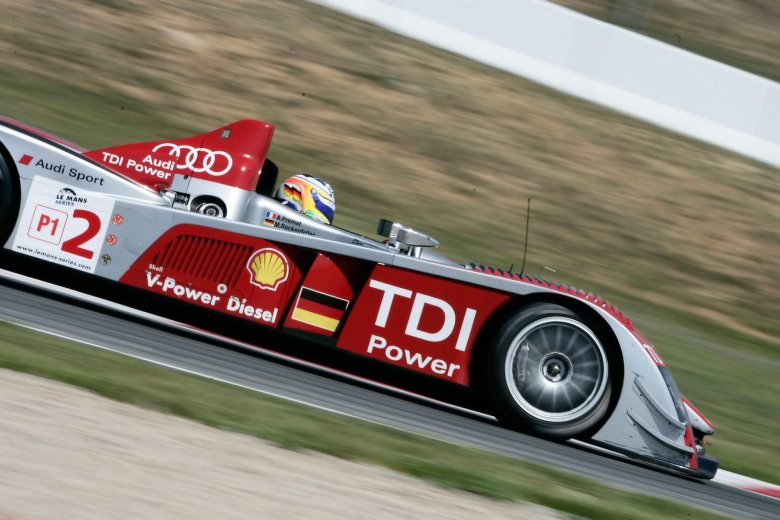 Audi r10 tdi le mans winner