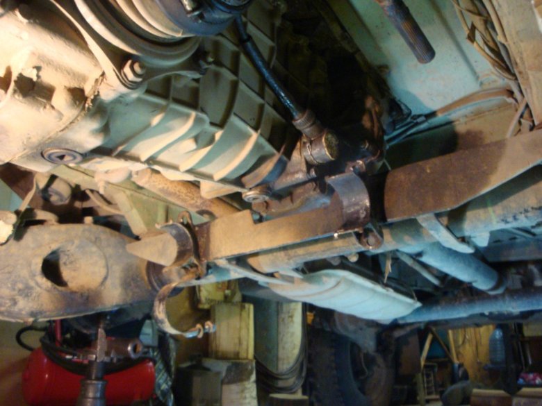 Третья опора раздатки на ниву 21213