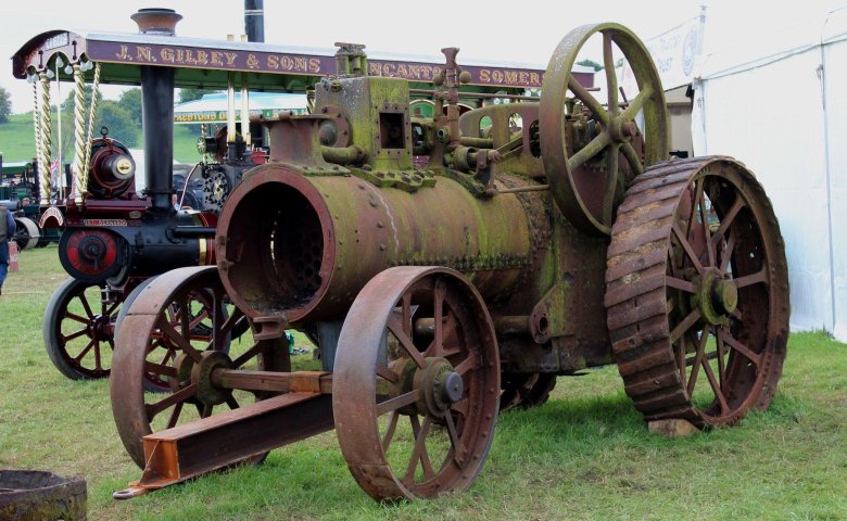 Двигатель старого трактора