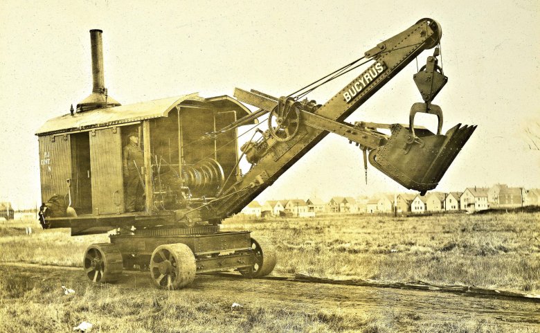 Первый экскаватор