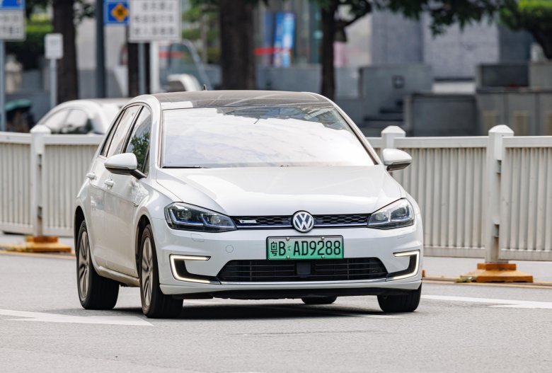 Volkswagen golf 2018 white