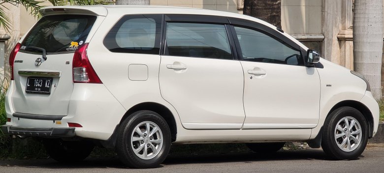 Тойота avanza 2015