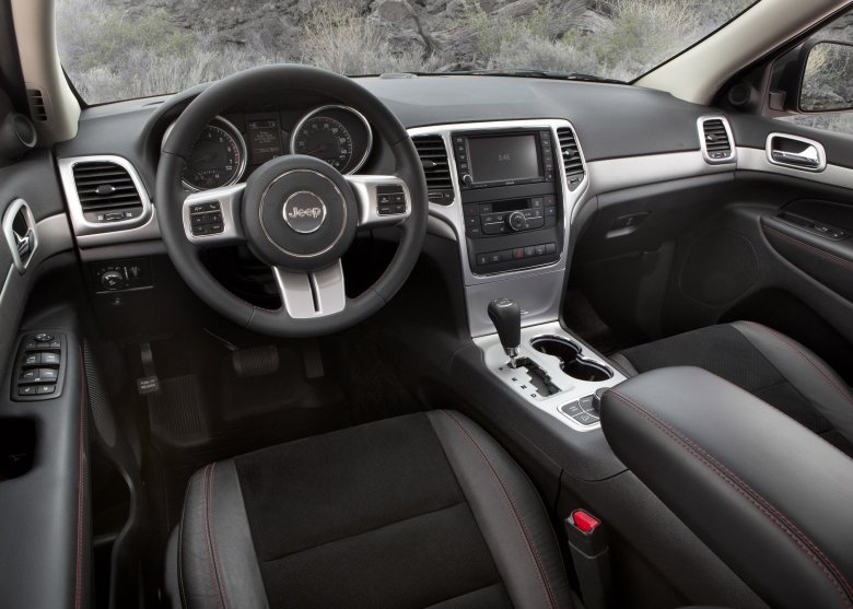 Jeep grand cherokee 2012 салон