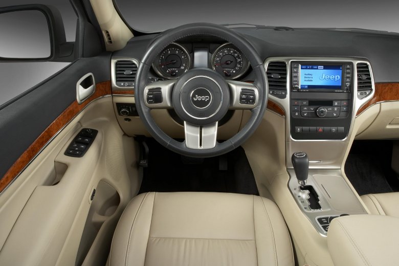 Jeep grand cherokee 2011 салон
