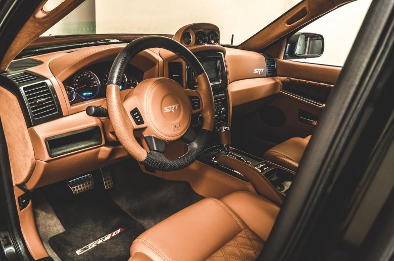 Jeep grand cherokee srt салон