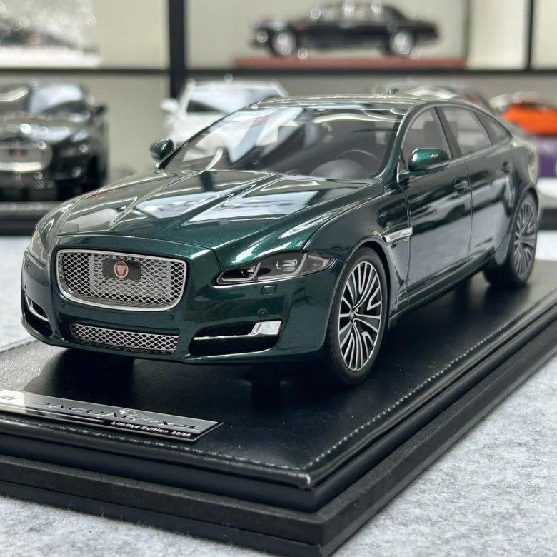 Jaguar xj iv (x351)