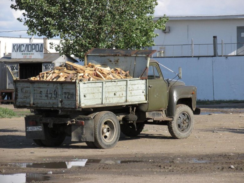 Газ 3307 с дровами