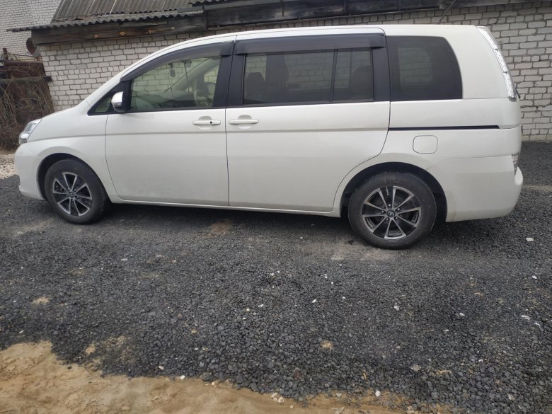 Toyota isis колеса