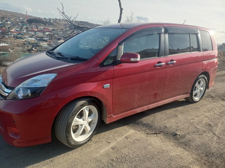 Тойота исис 2013