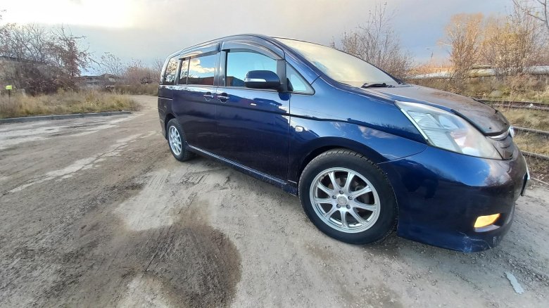 Тойота исис 2007