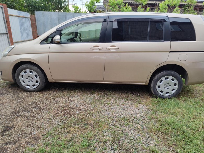 Минивэн тойота