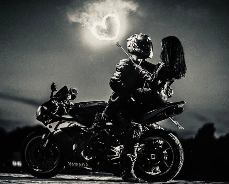 Двое на мотоцикле