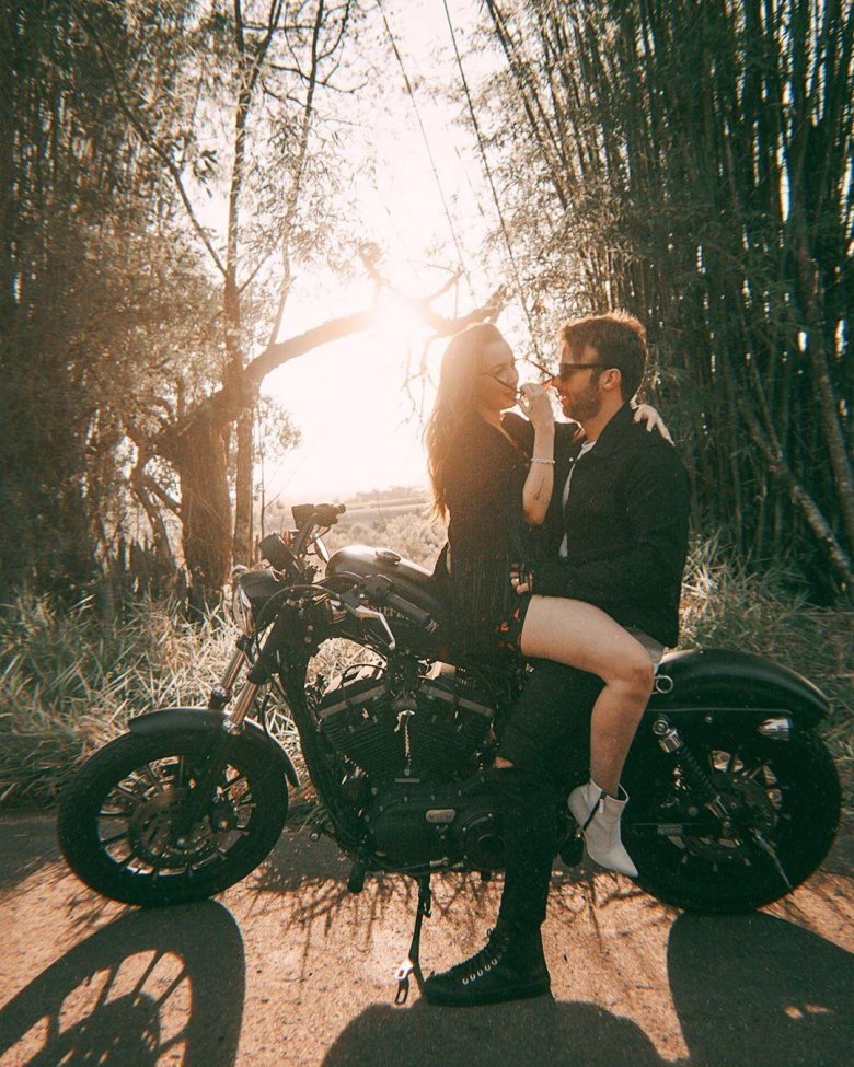 Парная фотосессия на мотоцикле