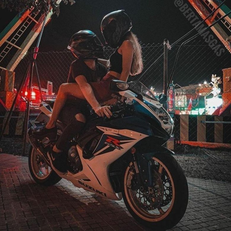 Девушки мотоциклистки